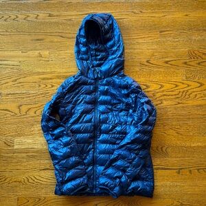 Super light weight navy blue Uniqlo windbreaker size medium womens.